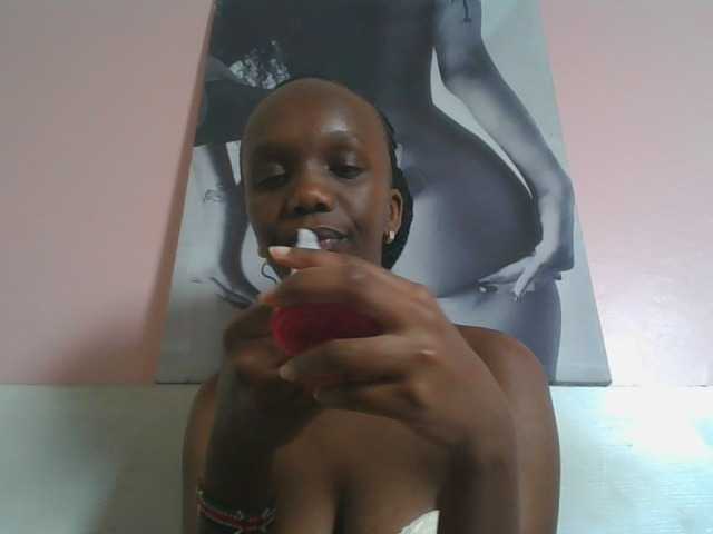 Naughtypetite1 live cam on BongaCams