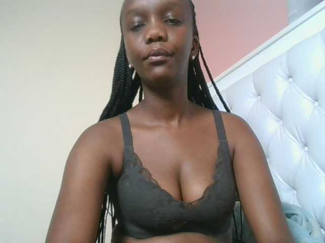 Naughtypetite1 live cam on BongaCams