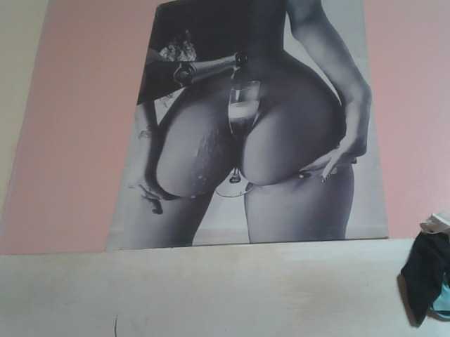Naughtypetite1 live cam on BongaCams