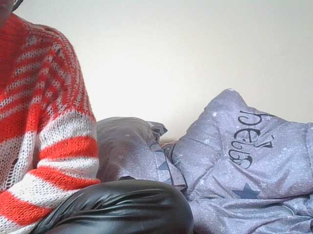 Naughtypetite1 live cam preview