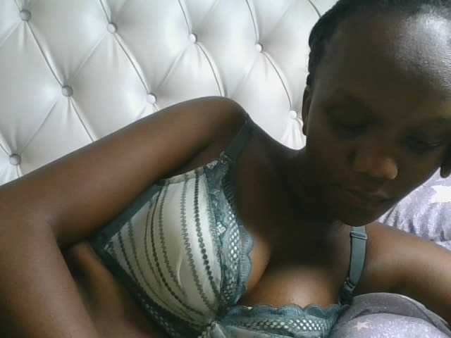 Naughtypetite1 live cam on BongaCams