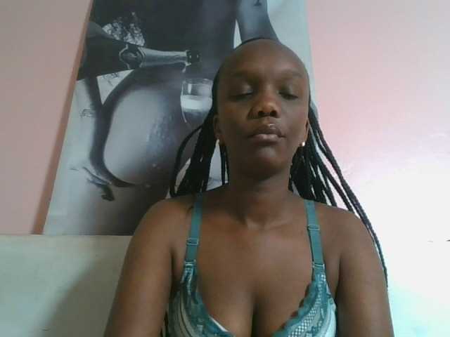 Naughtypetite1 live cam on BongaCams