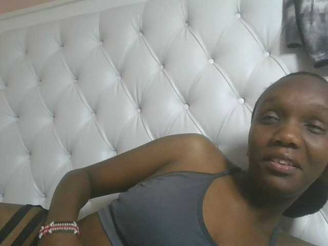 Naughtypetite1 live cam on BongaCams