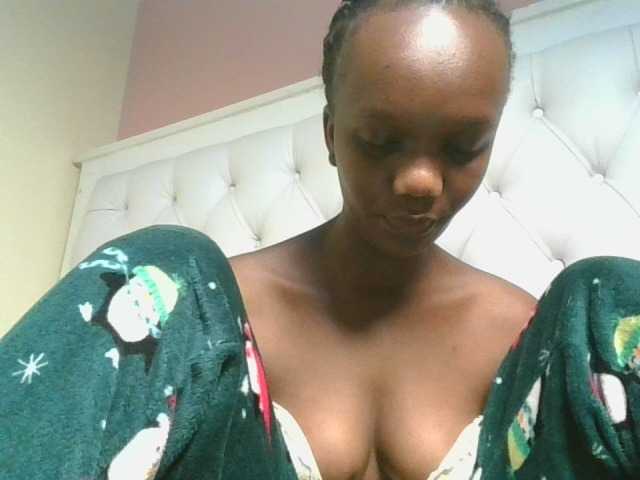 Naughtypetite1 live cam on BongaCams