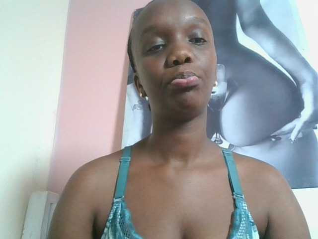 Naughtypetite1 live cam on BongaCams