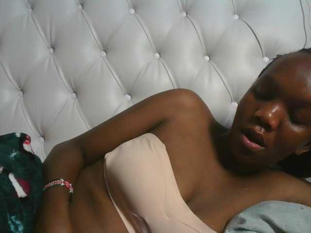 Naughtypetite1 live cam on BongaCams