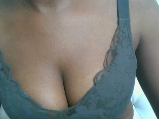 Naughtypetite1 live cam on BongaCams