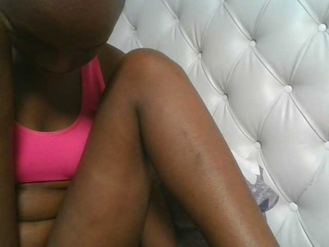 Naughtypetite1 live cam on BongaCams
