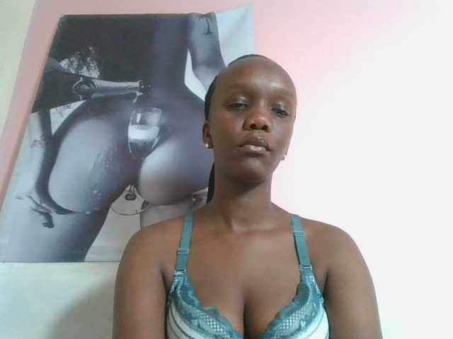 Naughtypetite1 live cam on BongaCams
