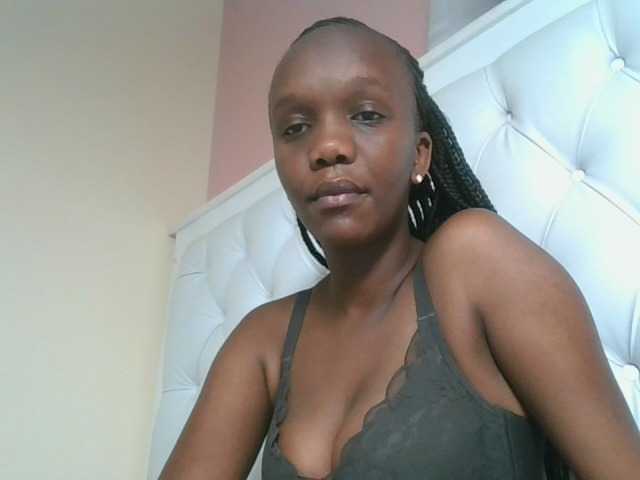 Naughtypetite1 live cam on BongaCams