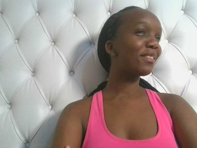 Naughtypetite1 live cam on BongaCams