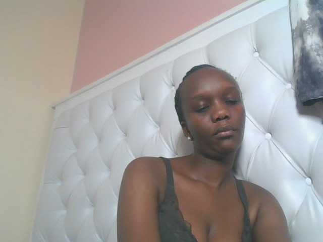 Naughtypetite1 live cam on BongaCams