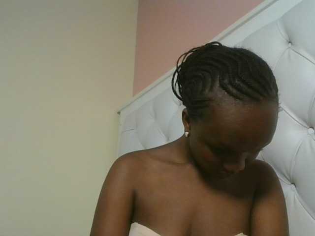 Naughtypetite1 — live female cam