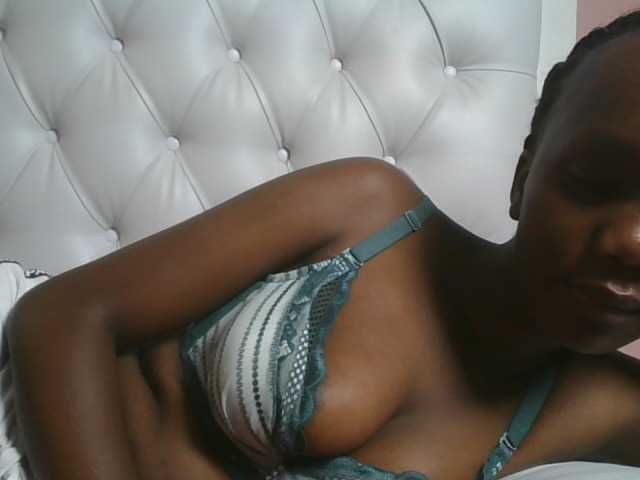 Naughtypetite1 live cam on BongaCams