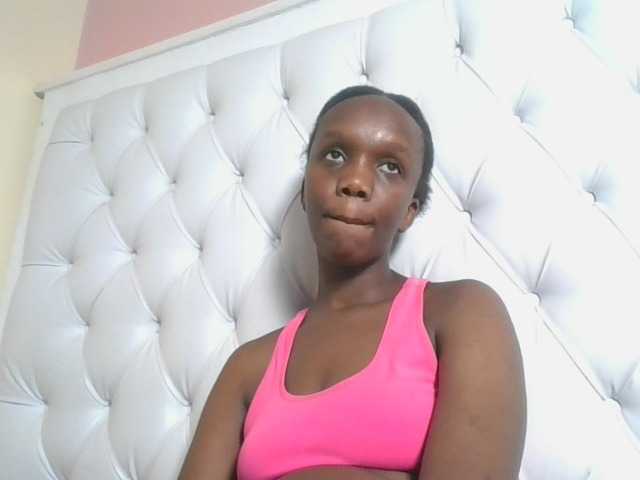 Naughtypetite1 live cam on BongaCams