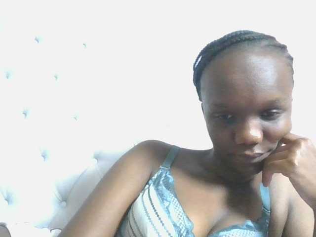 Naughtypetite1 live cam on BongaCams