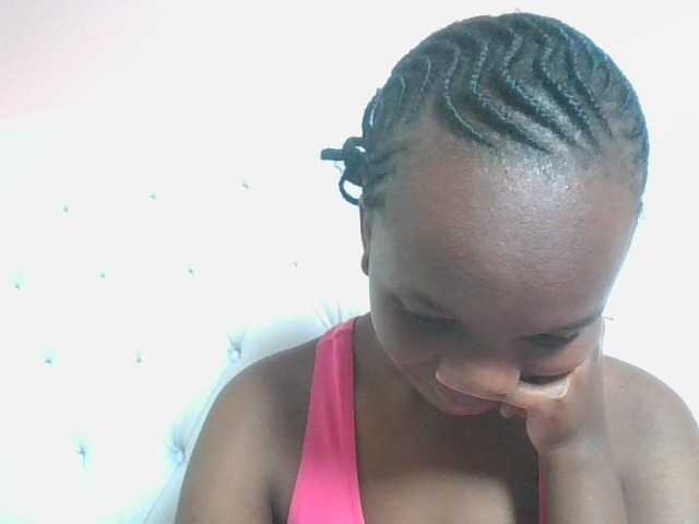Naughtypetite1 live cam on BongaCams