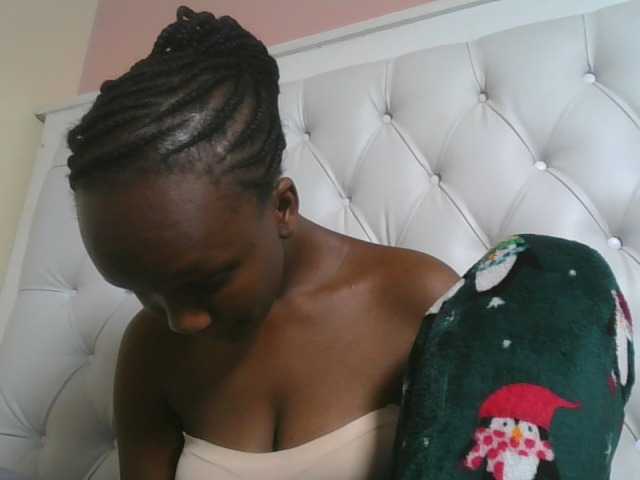 Naughtypetite1, live now on BongaCams