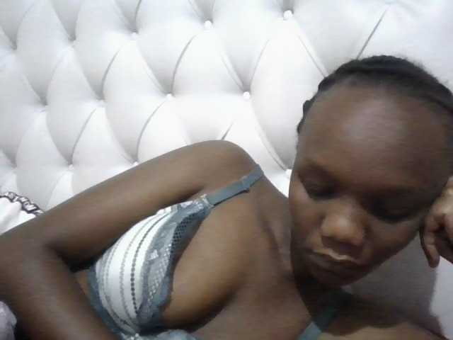 Naughtypetite1 live cam on BongaCams