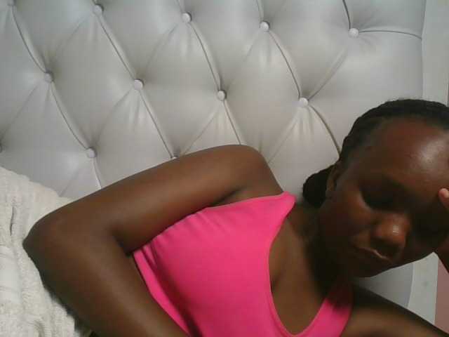 Naughtypetite1 live cam on BongaCams