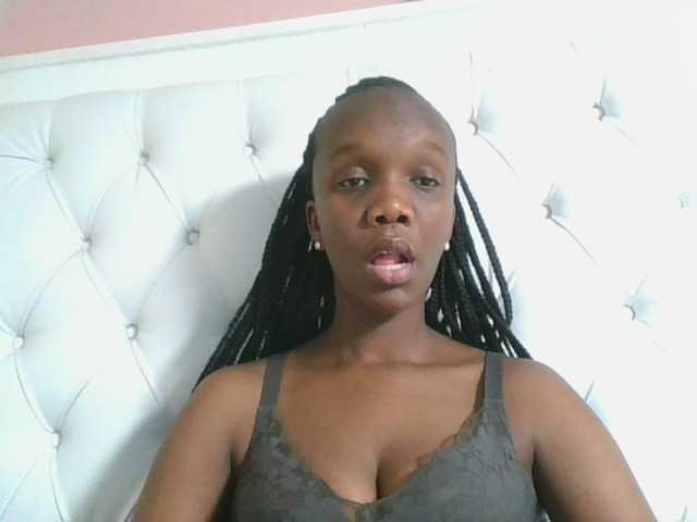 Naughtypetite1 live cam on BongaCams