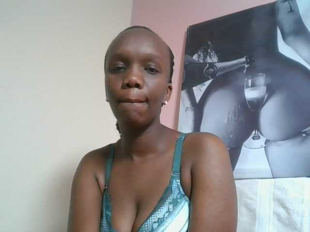 Naughtypetite1 live cam on BongaCams