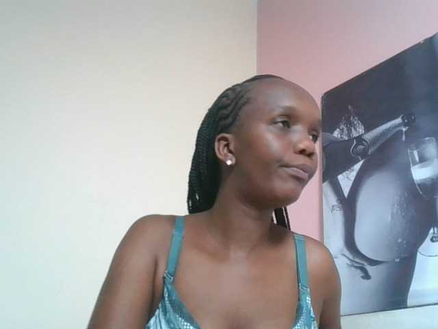 Naughtypetite1 live cam on BongaCams