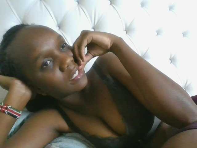 Naughtypetite1 live cam on BongaCams