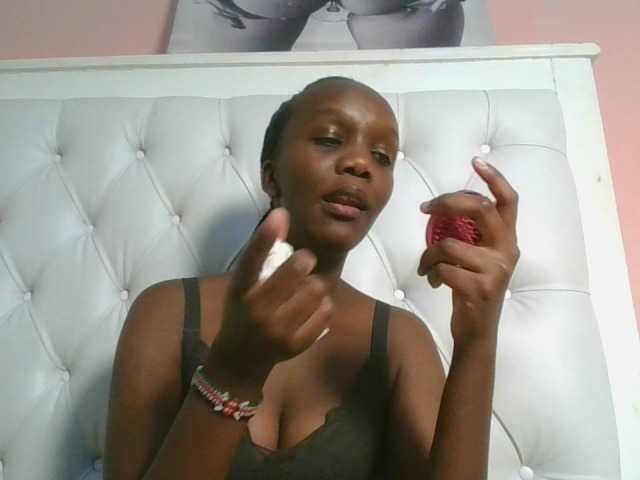 Naughtypetite1 live cam on BongaCams