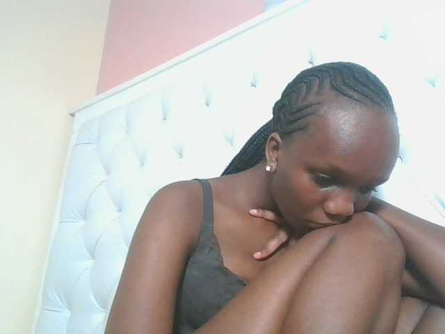 Naughtypetite1 live cam on BongaCams