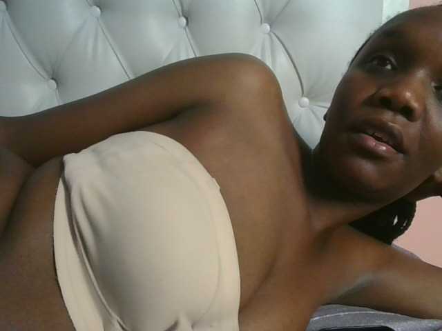 Naughtypetite1 webcam bongacams model stream image
