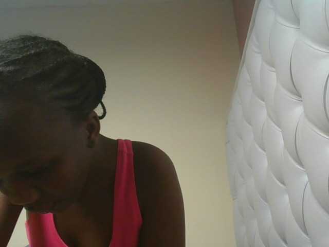 Naughtypetite1 live cam on BongaCams