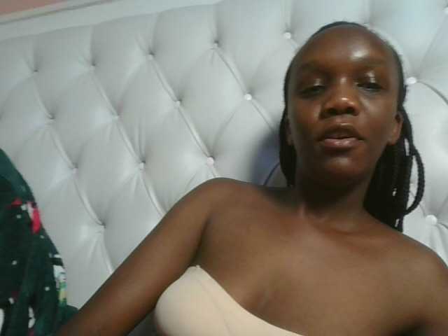Naughtypetite1 live cam on BongaCams