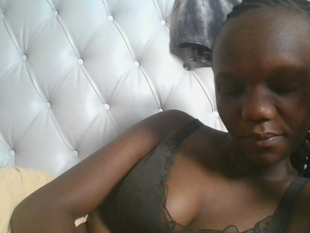 Naughtypetite1 live cam on BongaCams