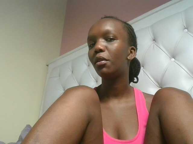 Naughtypetite1 live cam on BongaCams