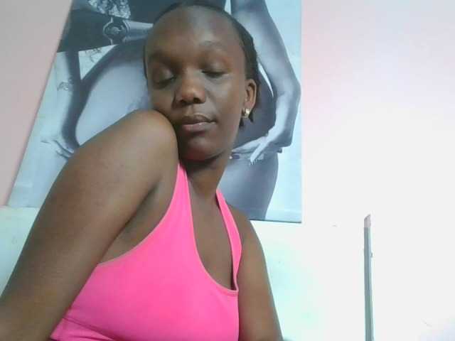 Naughtypetite1 live cam on BongaCams