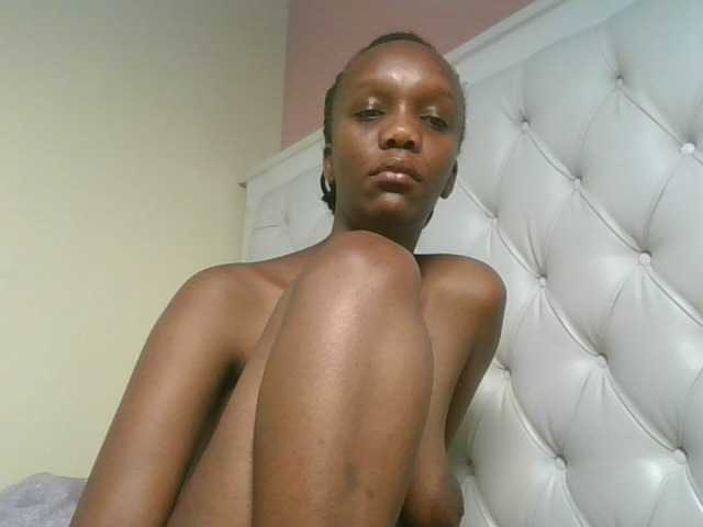 Naughtypetite1 live cam on BongaCams
