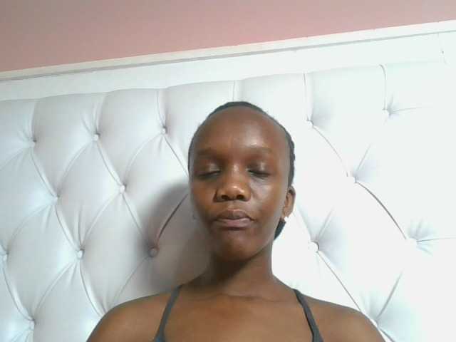 Naughtypetite1 live cam on BongaCams