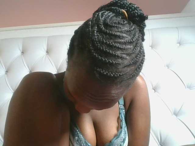 Naughtypetite1 live cam on BongaCams