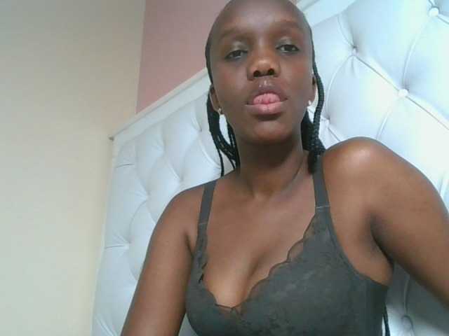 Naughtypetite1 live cam on BongaCams