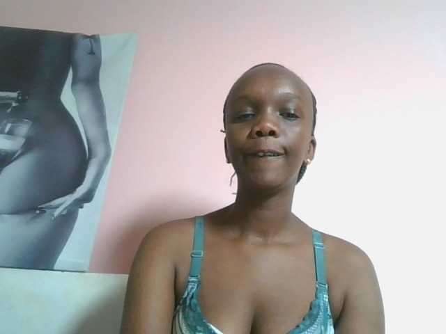 Naughtypetite1 live cam on BongaCams