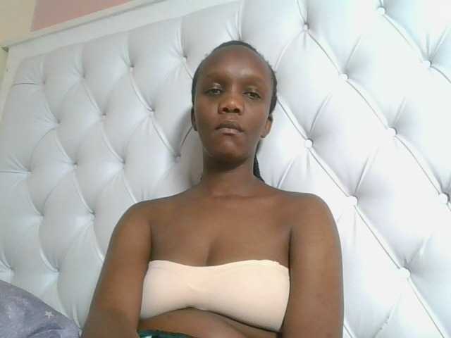 Naughtypetite1 live cam on BongaCams
