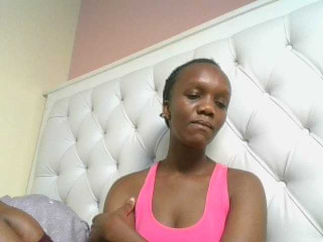 Naughtypetite1 live cam on BongaCams