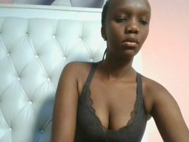 Naughtypetite1 live cam on BongaCams