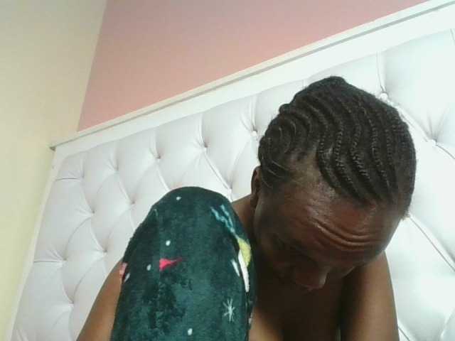Naughtypetite1 live cam on BongaCams
