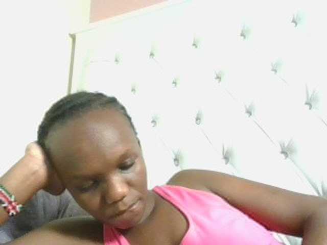 Naughtypetite1 live cam on BongaCams