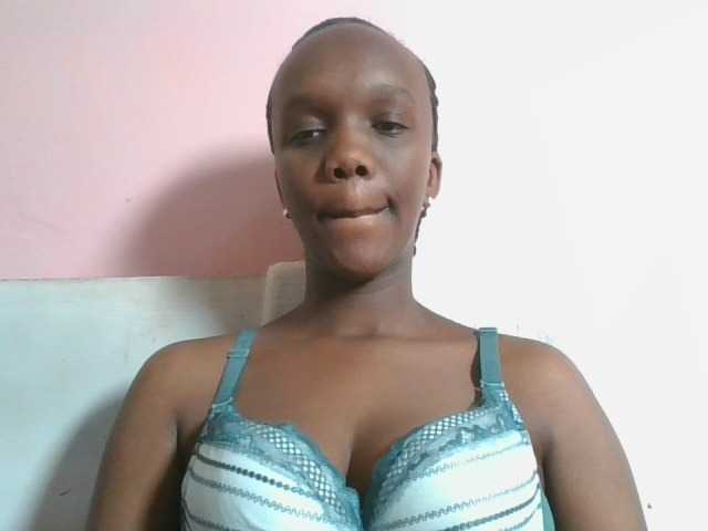 Naughtypetite1 live cam on BongaCams