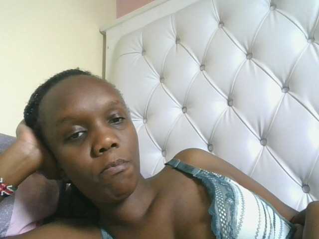 Naughtypetite1 live cam on BongaCams
