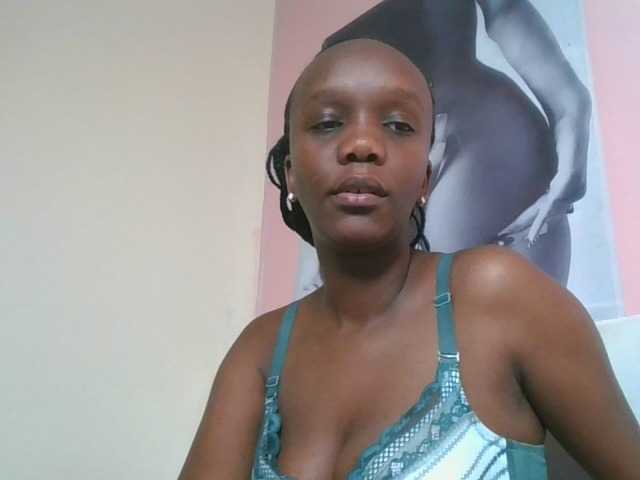 Naughtypetite1 live cam on BongaCams