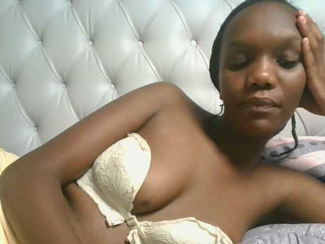 Naughtypetite1 live cam on BongaCams